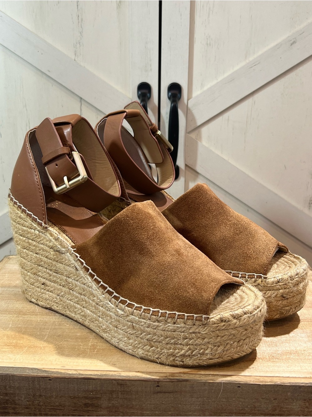 Marc Fisher Adalyn Brown Suede Leather Espadrille Platform Wedges
Womens Sz 9
